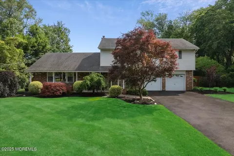 19 Meadowbrook Ln, Freehold, NJ 07728