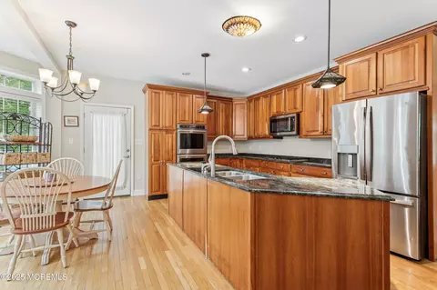 90 Kettle Creek Rd, Toms River, NJ 08753
