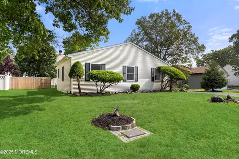 1136 Hawser Ave, Manahawkin, NJ 08050