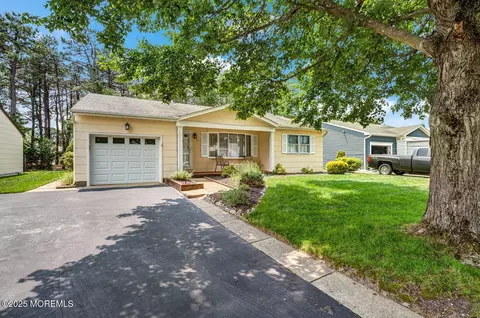 73 Whitmore Dr, Toms River, NJ 08757