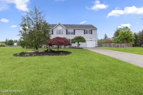 1 Skylark Dr, Jackson, NJ 08527