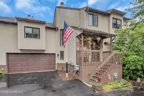 11 Kennedy Ct, Middletown, NJ 07748