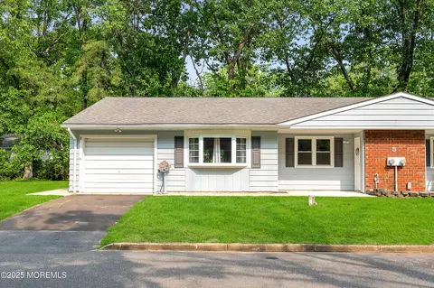5 Oregon Dr #B, Whiting, NJ 08759