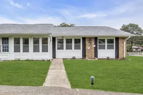 9 Edinburgh Ln #D, Manchester, NJ 08759