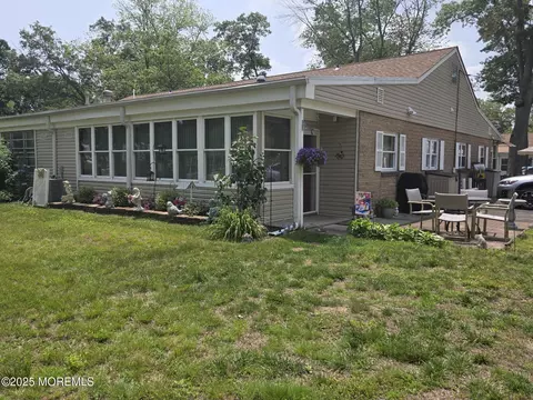 18 Cedar St #C, Toms River, NJ 08755