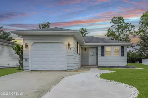 45 Bonaire Dr, Toms River, NJ 08757
