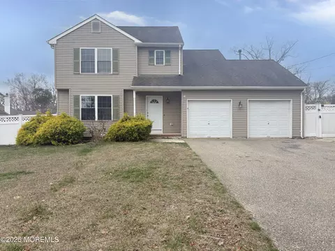 1073 Cutlass Ave, Manahawkin, NJ 08050