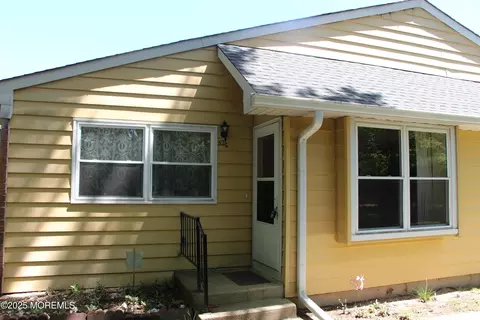 32 Yorktown Pkwy # C, Whiting, NJ 08759