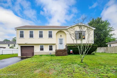 504 Cedarwood Dr, Lanoka Harbor, NJ 08734