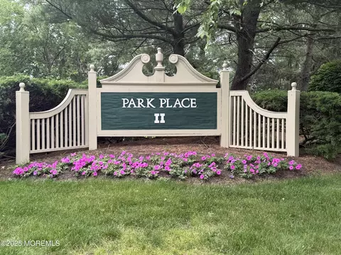 4 Richmond Ct, Tinton Falls, NJ 07712