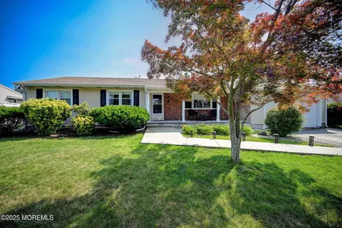855 Derry Dr, Toms River, NJ 08753
