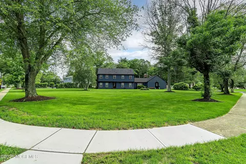 214 Woodcrest Dr, Freehold, NJ 07728