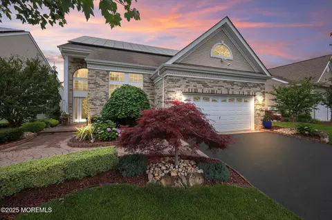 170 Wintergreen Dr, Manalapan, NJ 07726