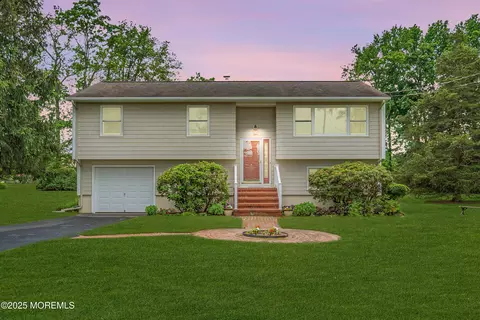 136 Iron Ore Rd, Manalapan, NJ 07726