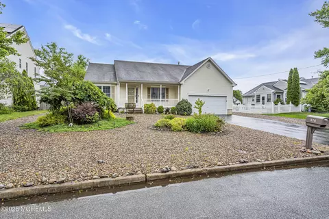 376 Leeward Rd, Manahawkin, NJ 08050
