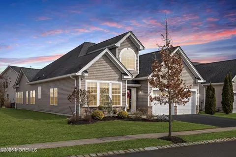 3 Moonlight Dr, Barnegat, NJ 08005