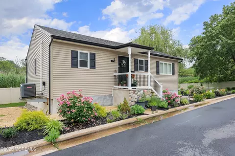 8 Clement Ln, Leonardo, NJ 07737