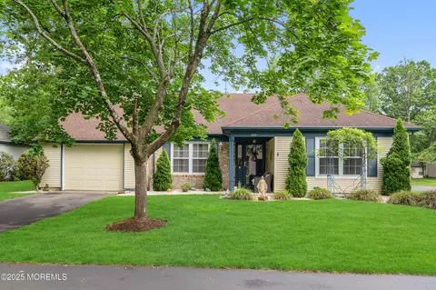 538 Petunia Ln N, Whiting, NJ 08759