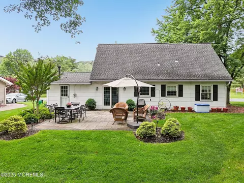135 Ivy Hill Dr, Aberdeen, NJ 07747