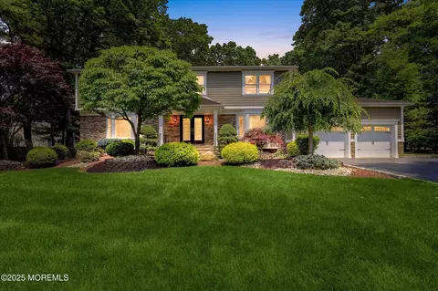 39 Vista Dr, Morganville, NJ 07751