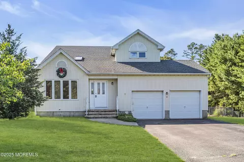 12 Skylark Dr, Jackson, NJ 08527