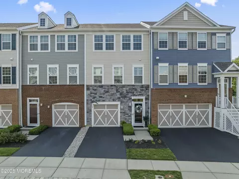 126 Waypoint Dr, Eatontown, NJ 07724