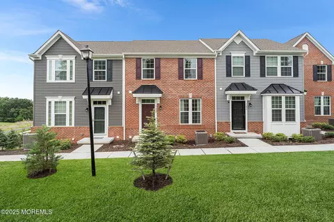 1604 English Ln, Parlin, NJ 08859