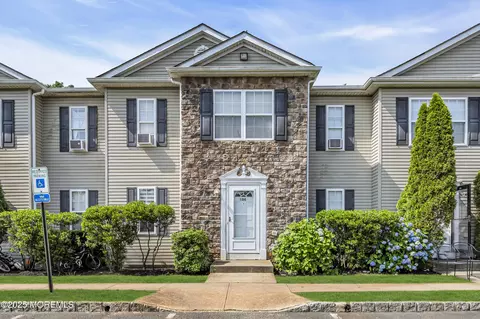 106 Aspen Ct, Lakewood, NJ 08701