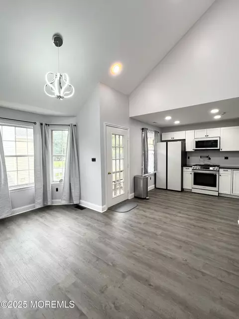 7 Powell Ct, Hightstown, NJ 08520