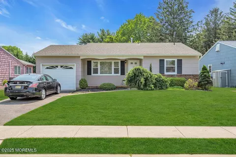 8 Basset Dr, Toms River, NJ 08757