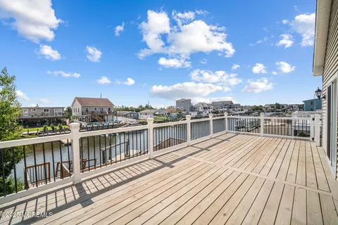 1 S Ensign Dr, Little Egg Harbor, NJ 08087