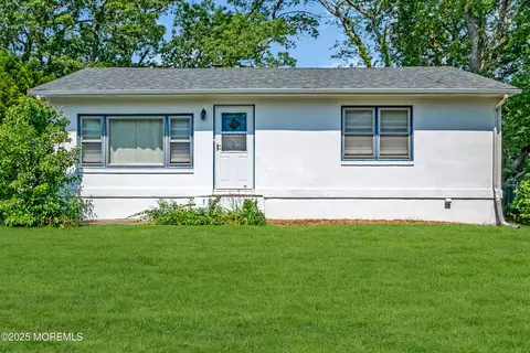922 Briar Ave, Toms River, NJ 08753