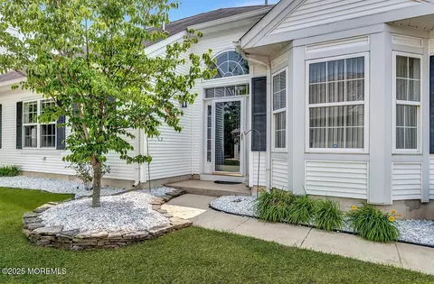 31 Orleans Dr, Manchester, NJ 08759