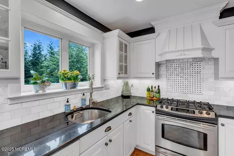 65 E River Rd #28, Rumson, NJ 07760 photo 13