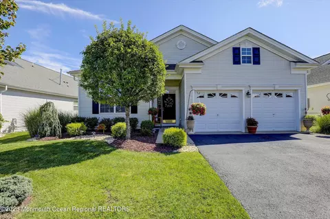 3 Danbury Ct, Jackson, NJ 08527