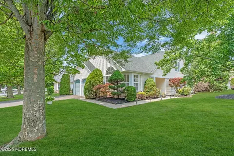 2667 Meadow Lake Dr, Toms River, NJ 08755