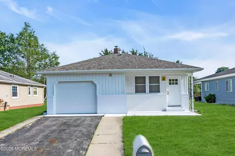 145 Bonaire Dr, Toms River, NJ 08757