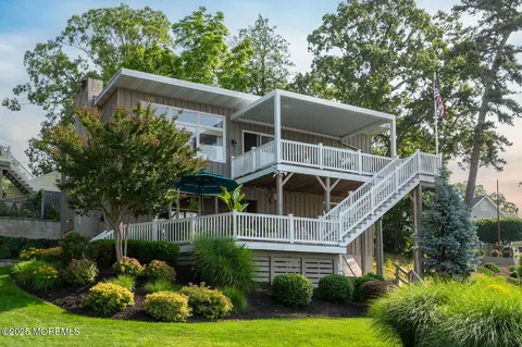 21 Lake Dr, Island Heights, NJ 08732
