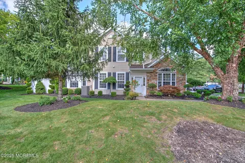 249 Shinnecock Dr, Manalapan, NJ 07726
