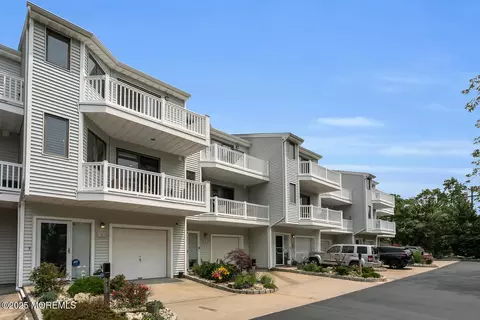 7 Navesink Ct, Long Branch, NJ 07740