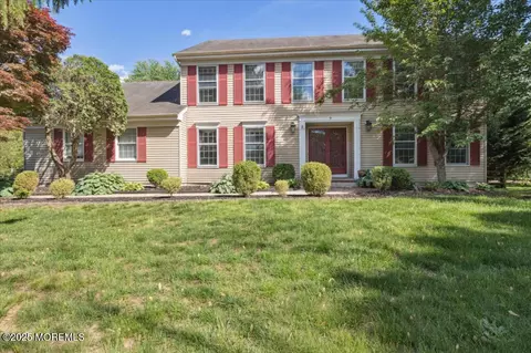 7 Stockton Dr, Cranbury, NJ 08512
