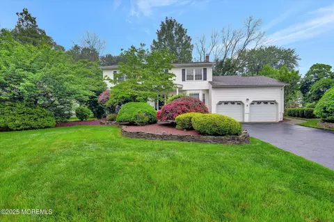 5 Foxboro Ln, Manalapan, NJ 07726