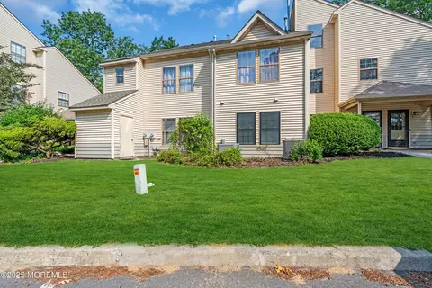 906 Morning Glory Ct, Jackson, NJ 08527