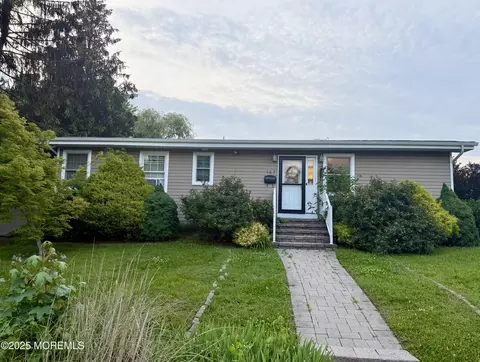 167 Brookside Dr, Belford, NJ 07718