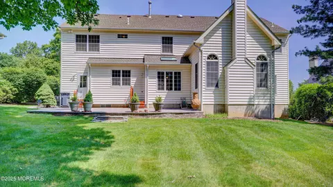 88 Vanderveer Dr, Basking Ridge, NJ 07920