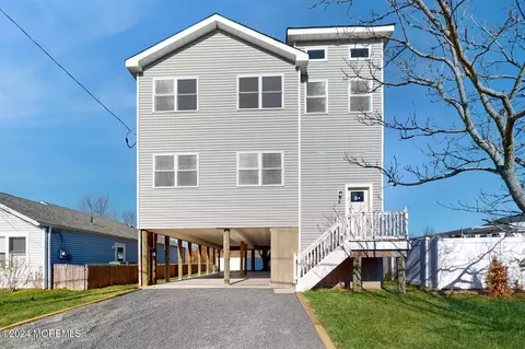 6 Lake Superior Dr, Little Egg Harbor, NJ 08087