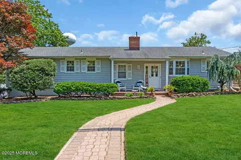 708 Schoolhouse Rd, Brielle, NJ 08730