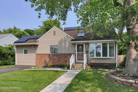 8 Donnelly St, Union Beach, NJ 07735