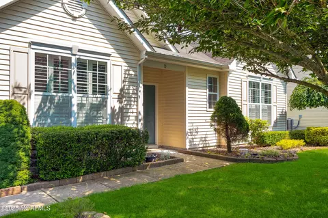 52 Country Walk Blvd, Whiting, NJ 08759