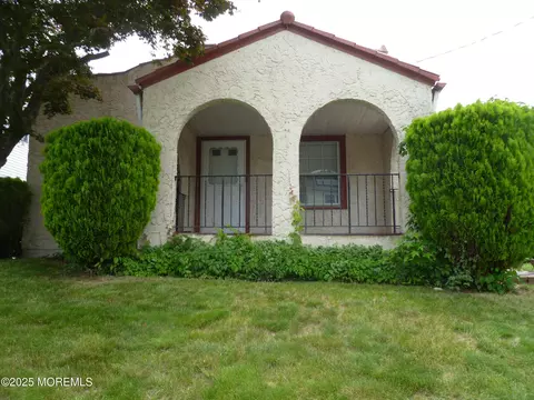 18 Green Ave, Neptune City, NJ 07753